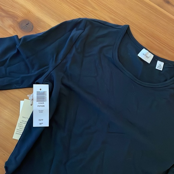 Aritzia lot. Two shirts - Picture 3 of 5